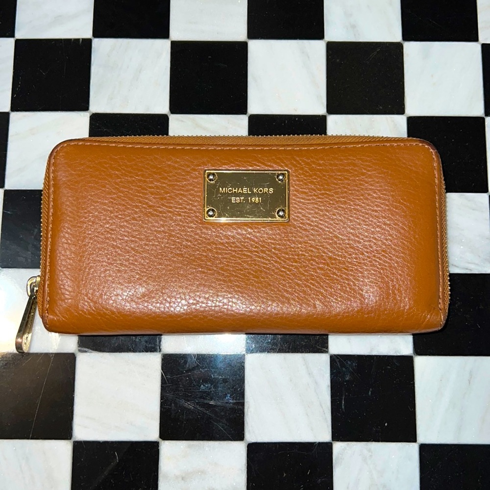 Michael Kors Leather Zip Around Wallet Cash Cards Checks Coupons Receipts 8 X 4